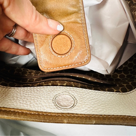 Brighton hobo bag leather shoulder artisan hardware contrast trim cream tan - Picture 5 of 13